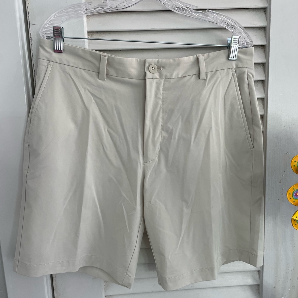 Vineyard Vines mens 8” performance Breaker shorts, size 34, Stone
